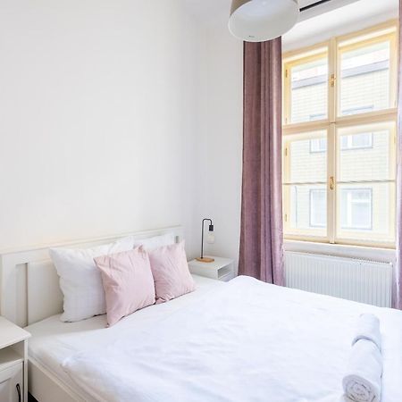 Budget Reznicka Apartment 프라하 외부 사진