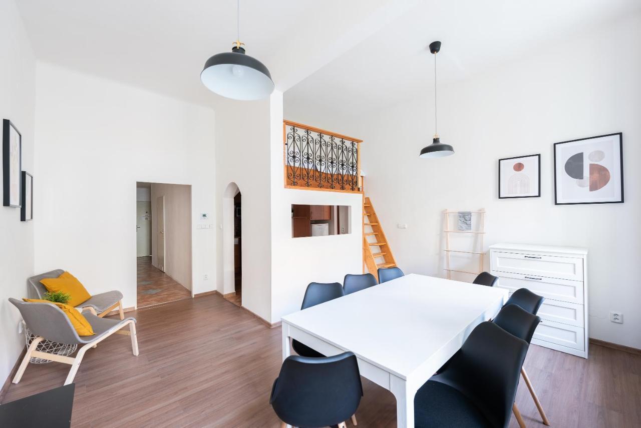 Budget Reznicka Apartment 프라하 외부 사진