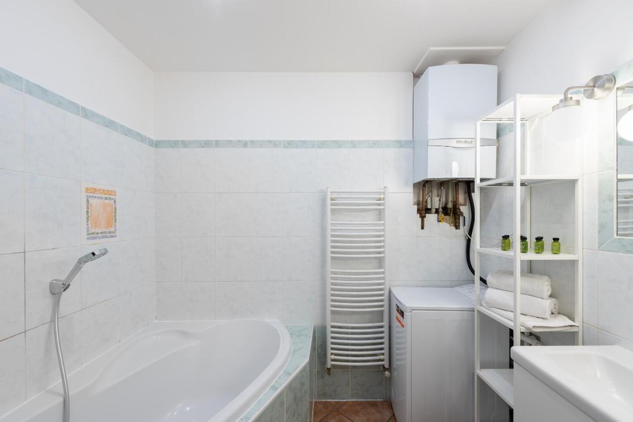Budget Reznicka Apartment 프라하 외부 사진