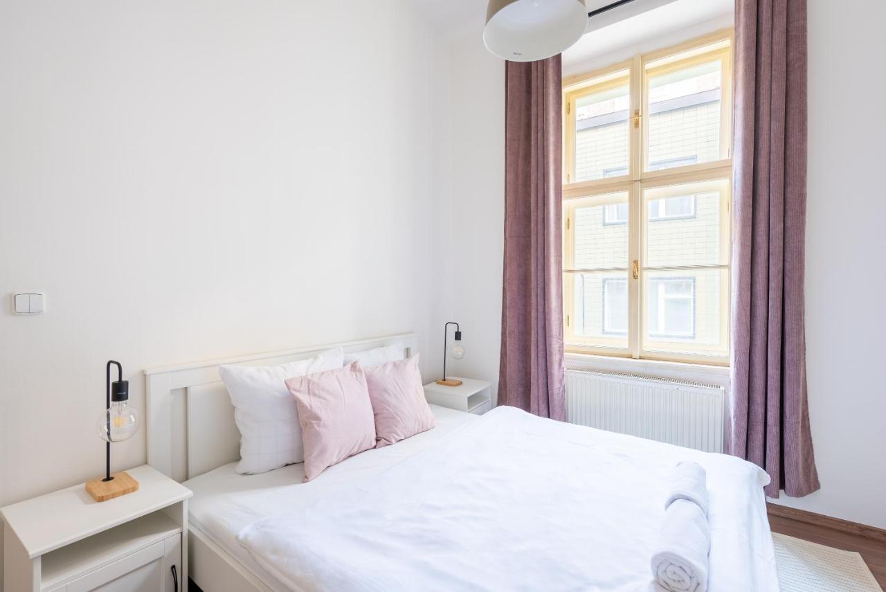 Budget Reznicka Apartment 프라하 외부 사진