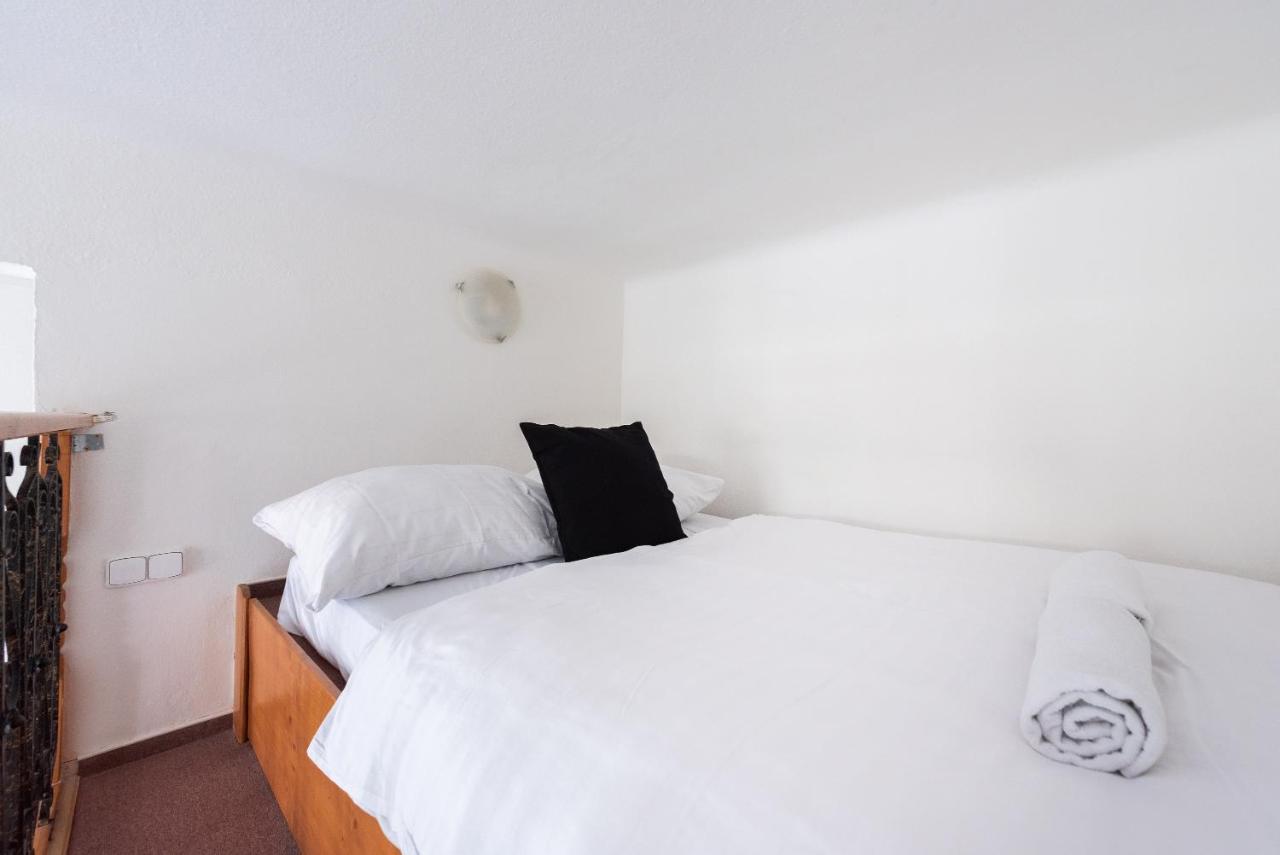 Budget Reznicka Apartment 프라하 외부 사진