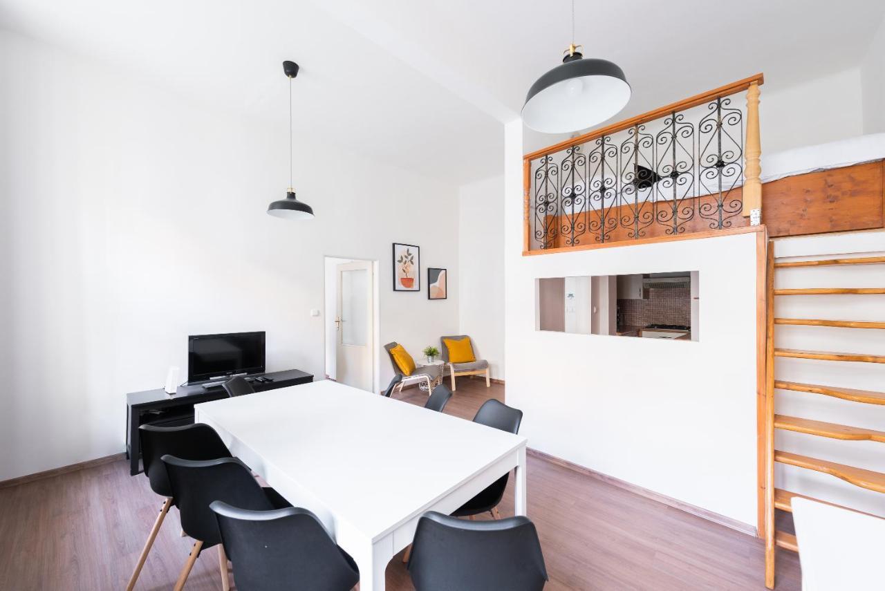 Budget Reznicka Apartment 프라하 외부 사진